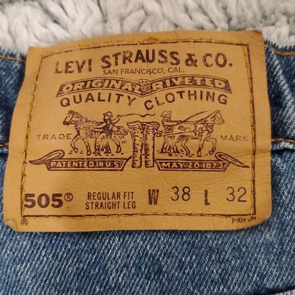 Vintage hi-waist broken in Levi's shorts - Picture 2 of 12
